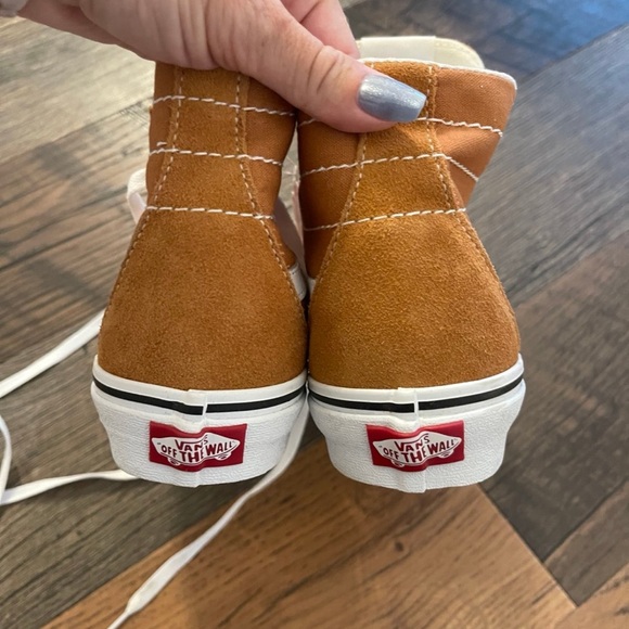 VANs - Picture 4 of 5